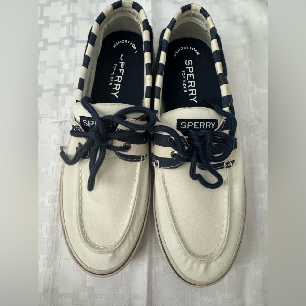 Sperry Men's Cream and Navy Boat Shoes